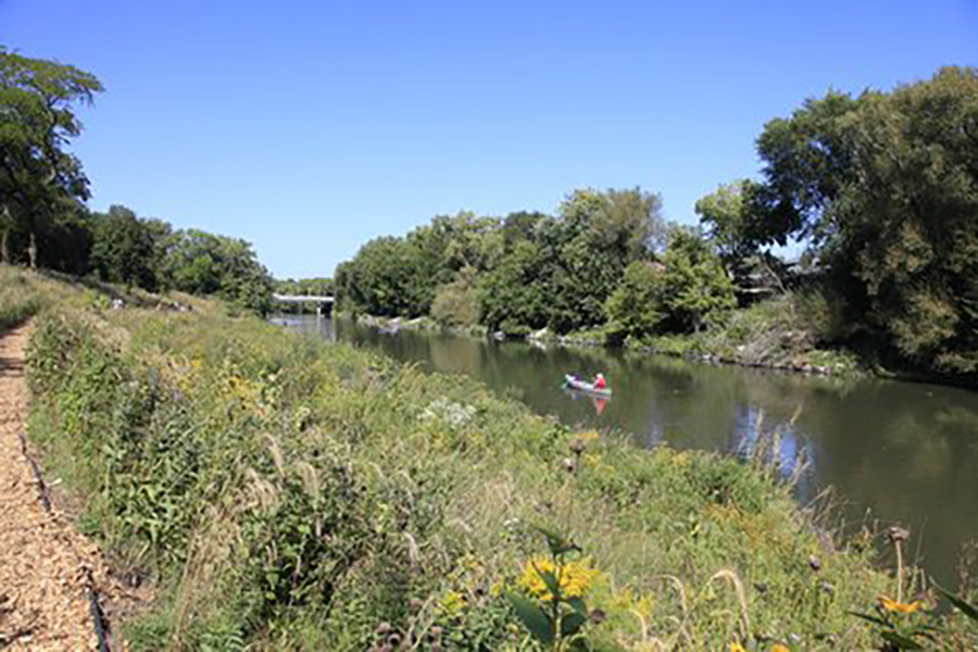 Environmental design along Chicago River