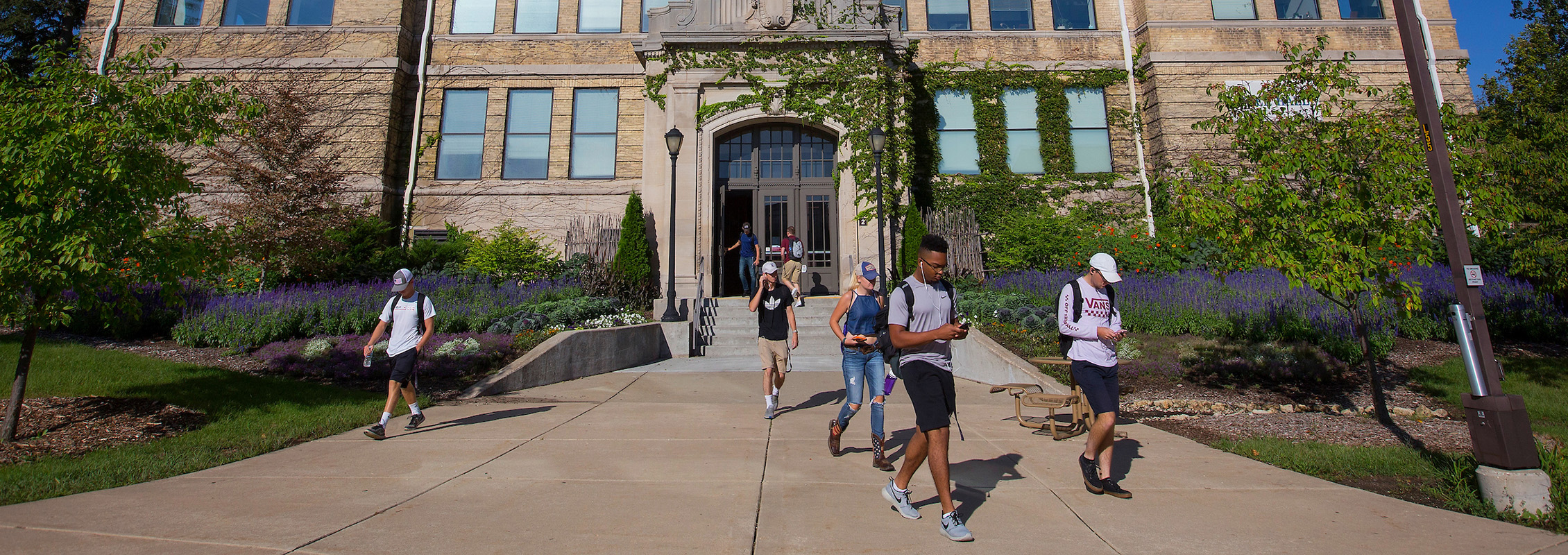 UW-Whitewater students enrolling in classes