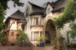 Cottage, by photosbyflick (flickr)