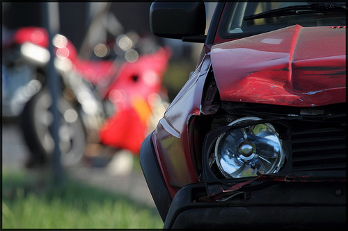 Car vs motorcycle / motorcycle vs car, by Julian Schungel (flickr)