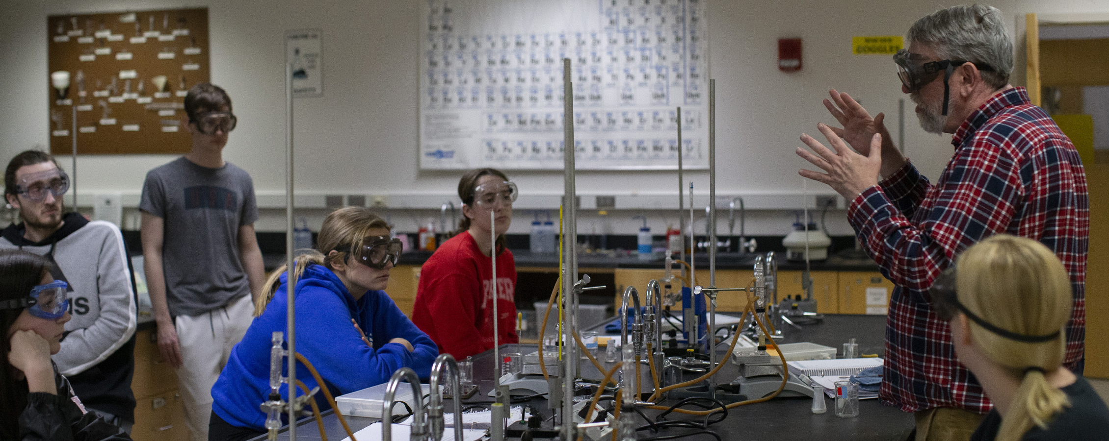 Students gather around a chemistry faculty member.