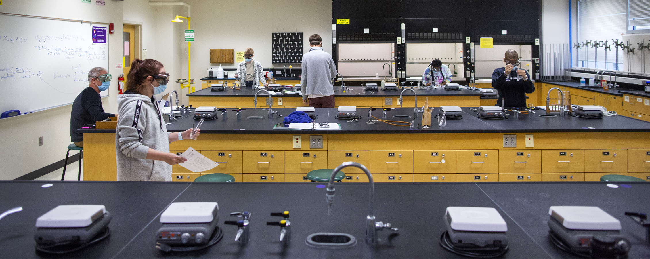 Students work in the chemistry lab.