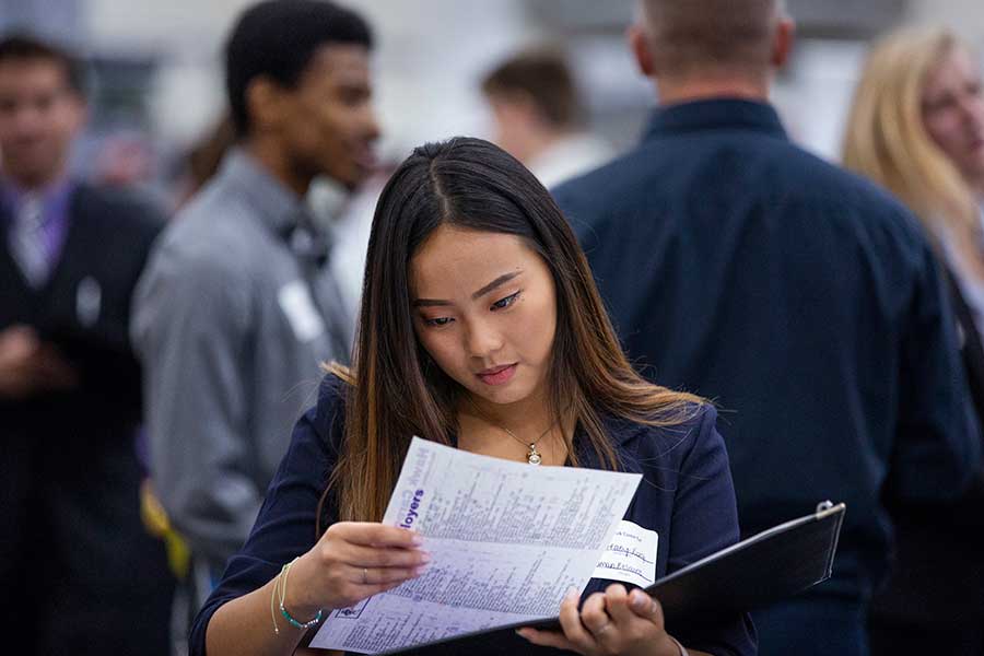 Human Resource Management student at career fair