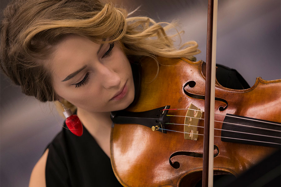 Violin player performs at UW-Whitewater