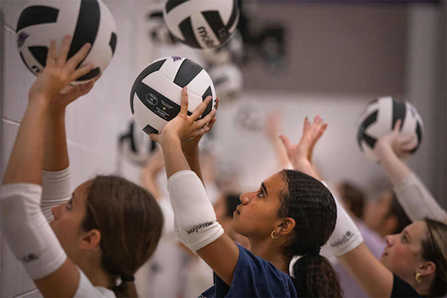 UW Whitewater Volleyball players practicing their sets