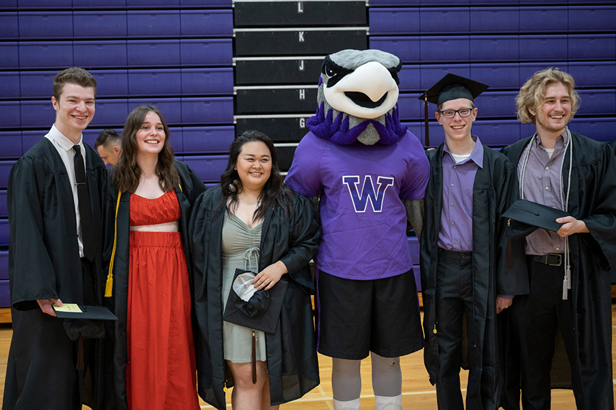 Students pose with Willie Warhawk.