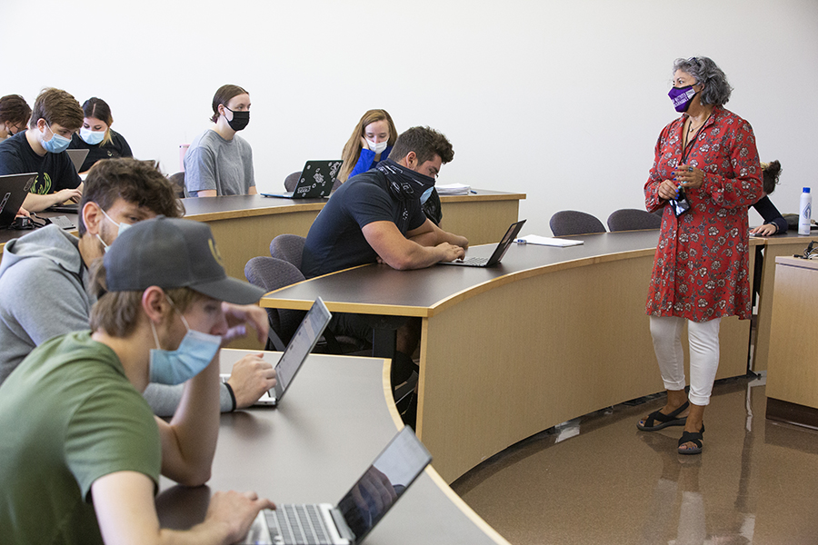 Pilar Melero teaches a class.