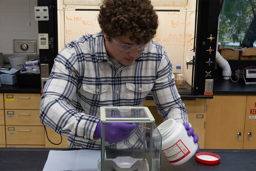 A student works in the chemistry lab.